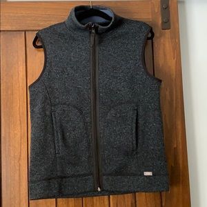 FIGS fully reversible performance vest